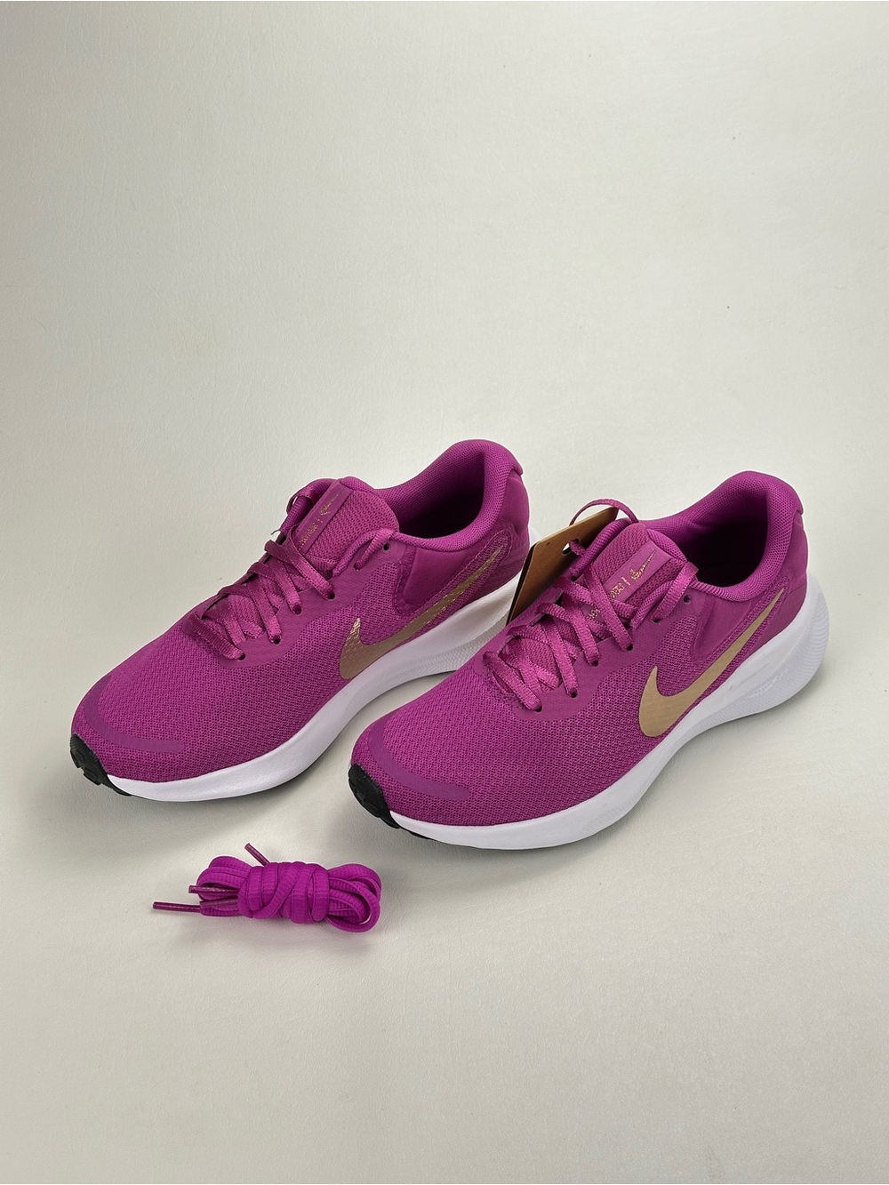 Nike Revolution 7 Women’s Running Shoes Pink Gold Size 6.5 New